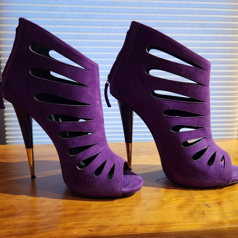 Giuseppe Zanotti  in purple